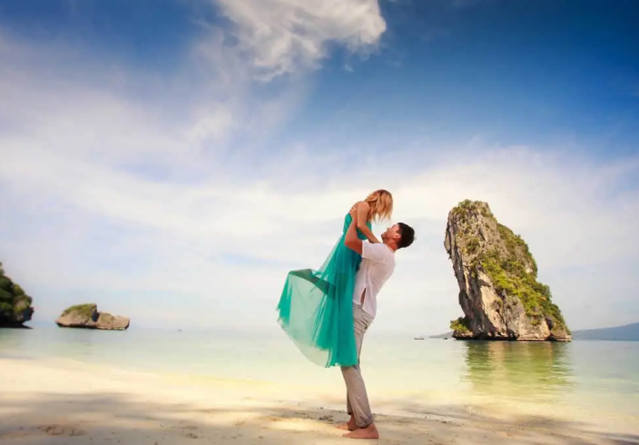 8-Night Escape Across Vietnam – Hills, Heritage & Halong