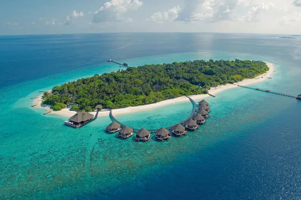 3-Night Adaaran Select Meedhupparu Split-Stay Package