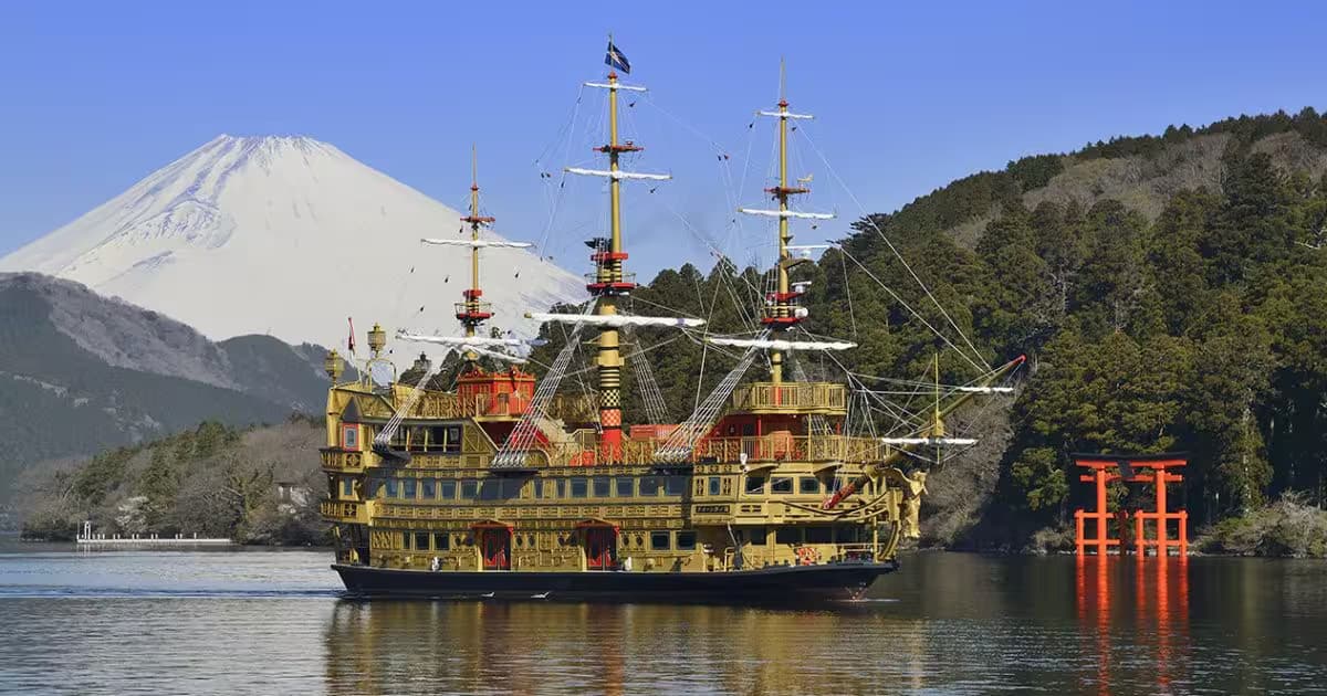 Hakone Ropeway and Pirate Ship Cruise