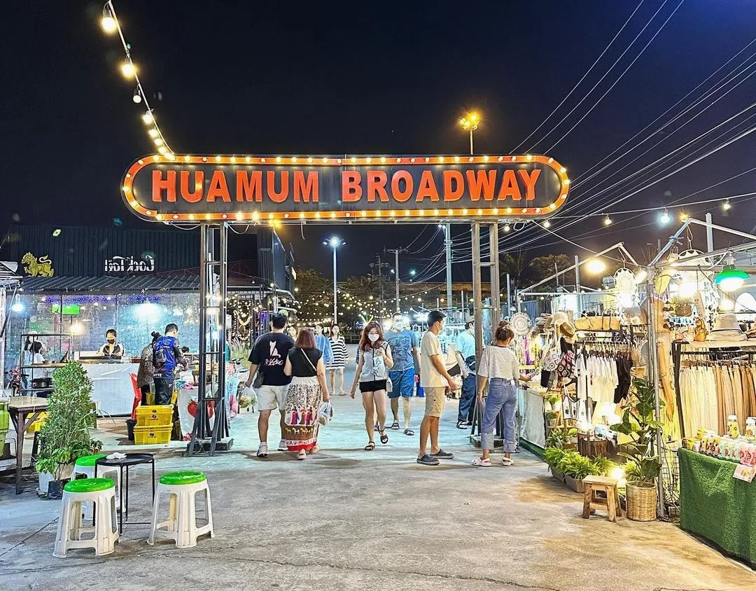 Hua Mum Night Market