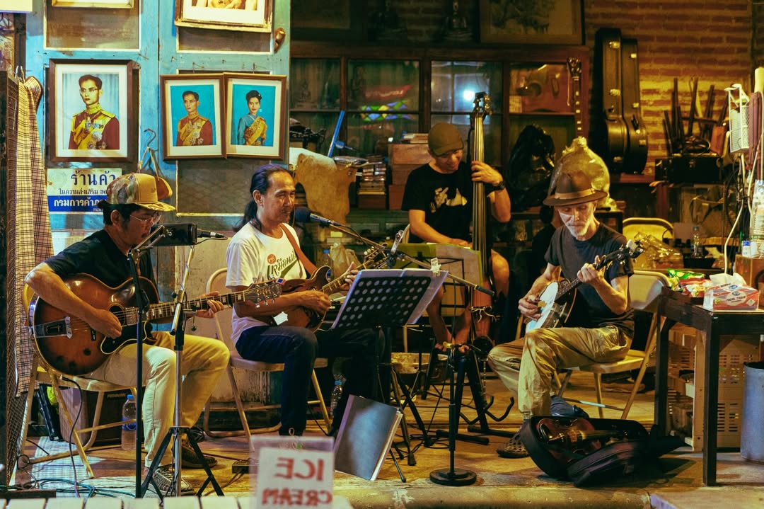 Srinagarindra Train Night Market in Bangkok with live entertainment and vintage atmosphere