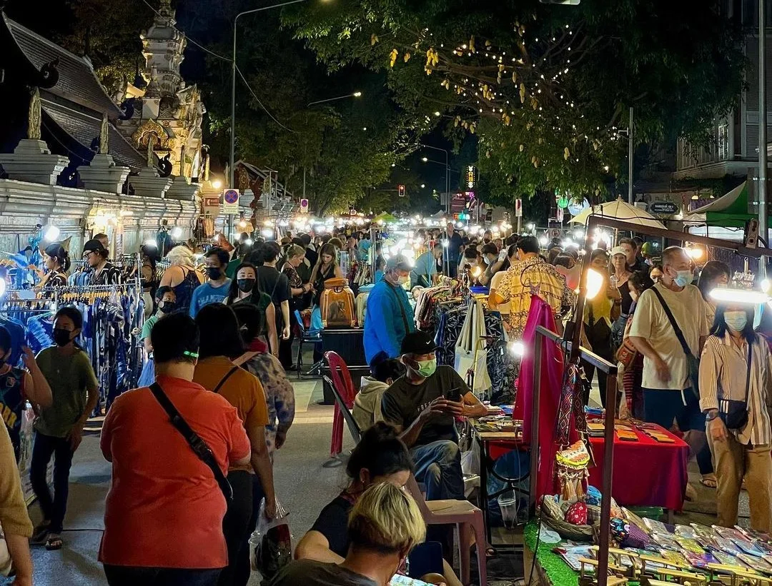 Sunday Night Market (Tha Pae Walking Street)
