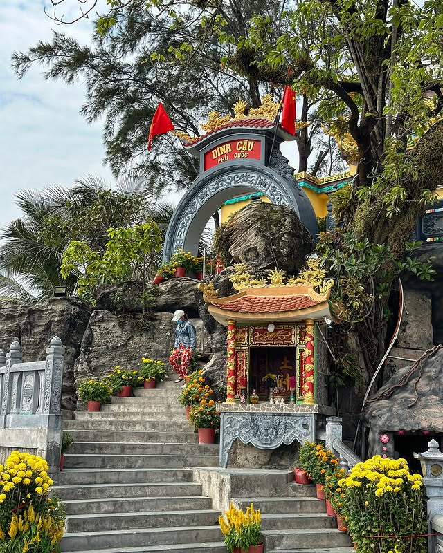 Dinh Cau Temple