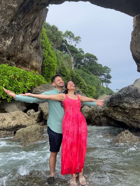 Natural Bridge (Howrah Bridge)