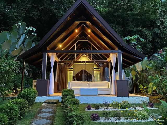 luxurious jungle villas