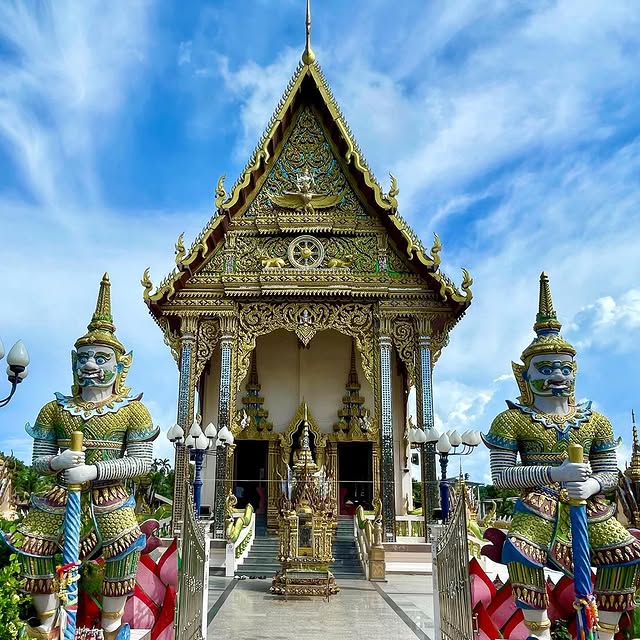 Wat Plai Laem Temple
