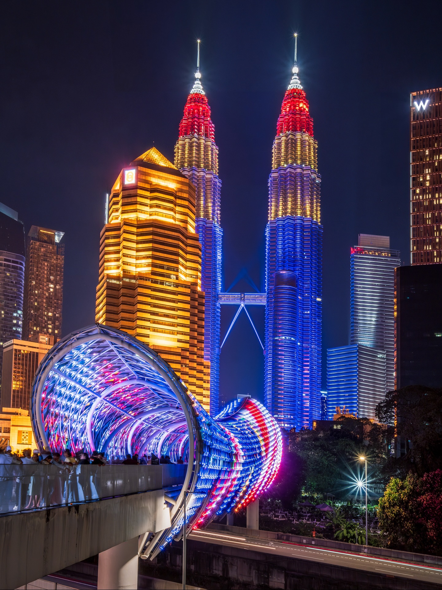 Watch the Petronas Twin Towers Light Show & Lake Symphony Shows